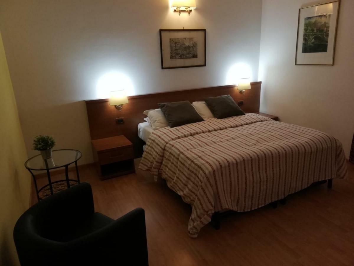 Domus Appia 154 B&B ローマ エクステリア 写真